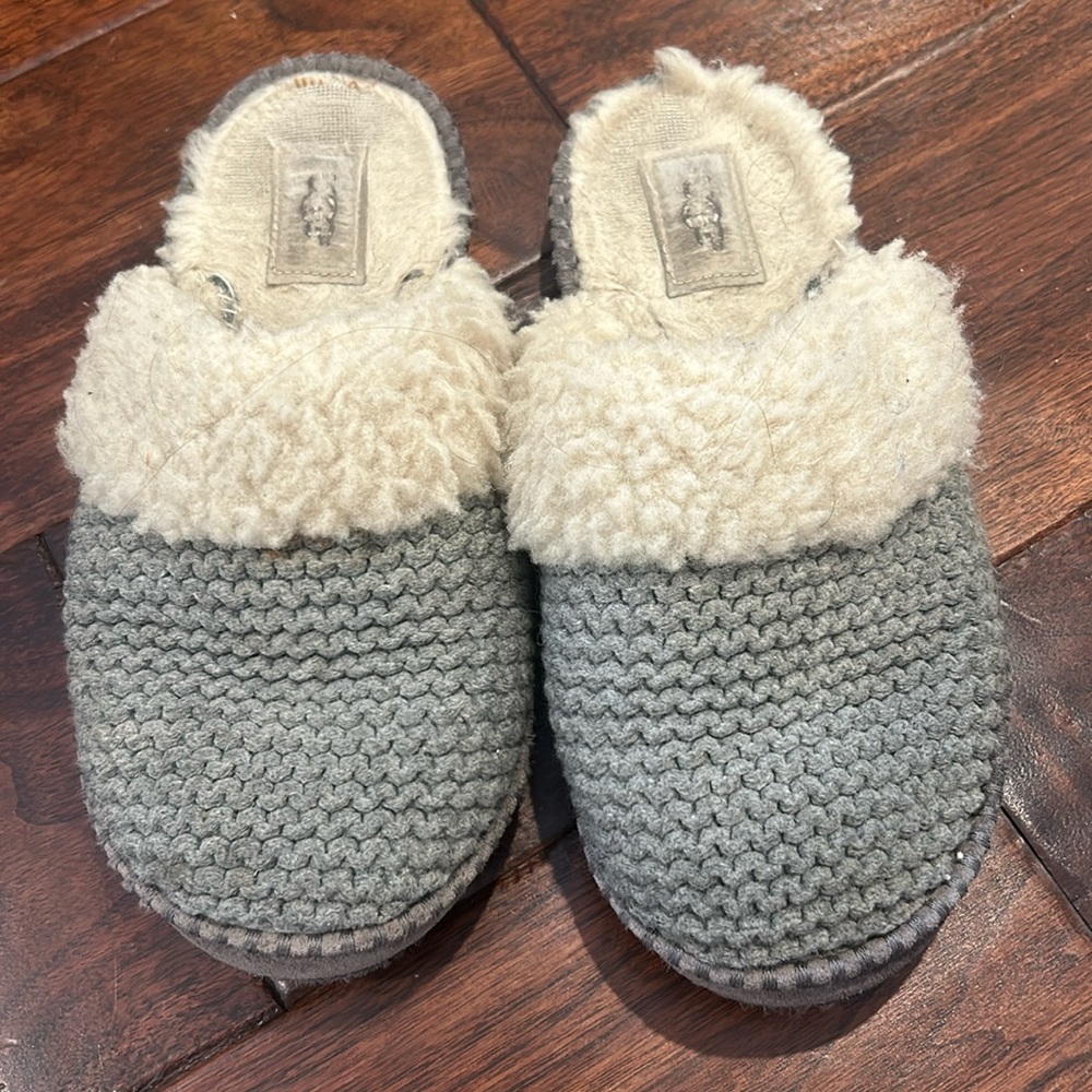 GRAY WOVEN UGG SLIPPERS